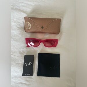 RED RAY-BAN KAT SUNGLASSES *NWT*